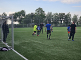 Laatste training S.K.N.W.K. JO10-1 (partijtje tegen de ouders) van woensdag 22 mei 2024 (128/133)